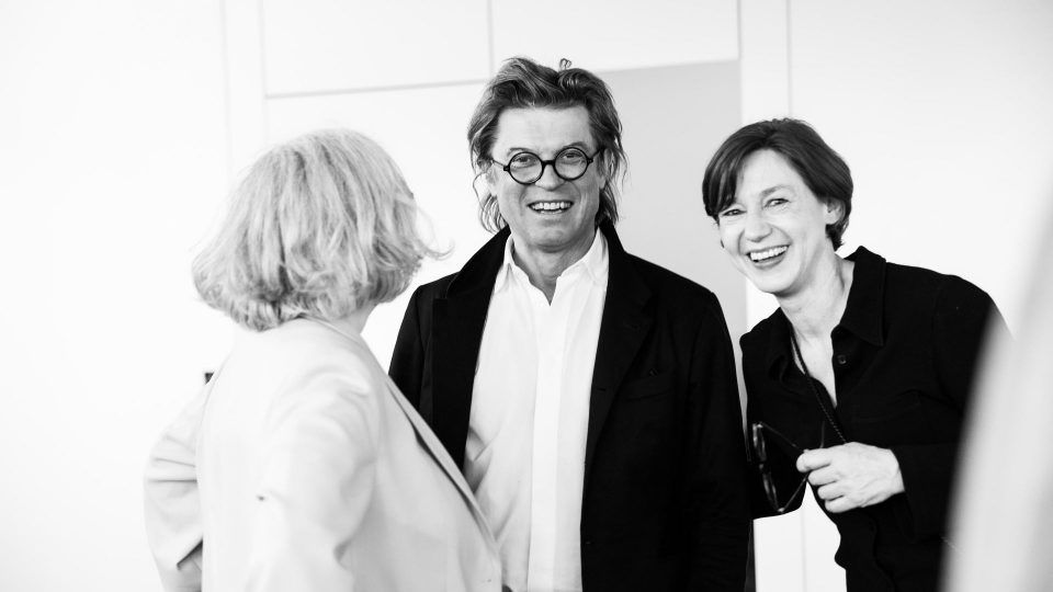 Thomas Oláh, Anne Leppin und Claudia Loewe lächeln in Richtung Kamera.